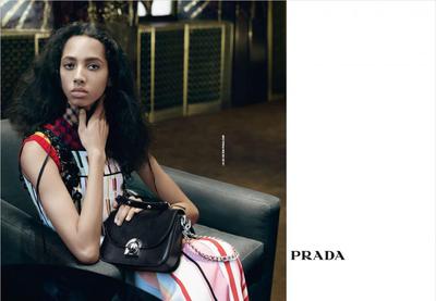 yasmin-wijnaldum-dans-la-campagne-prada-printemps.jpgのサムネイル画像